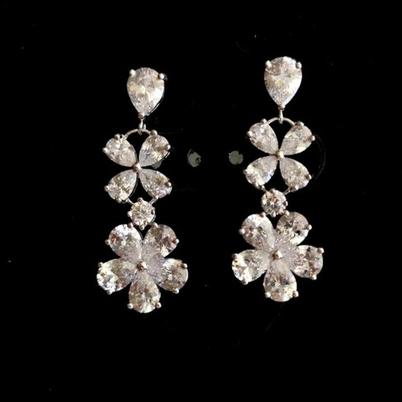 NWT Silver CZ daisy drop gala earrings - Picture 1 of 4